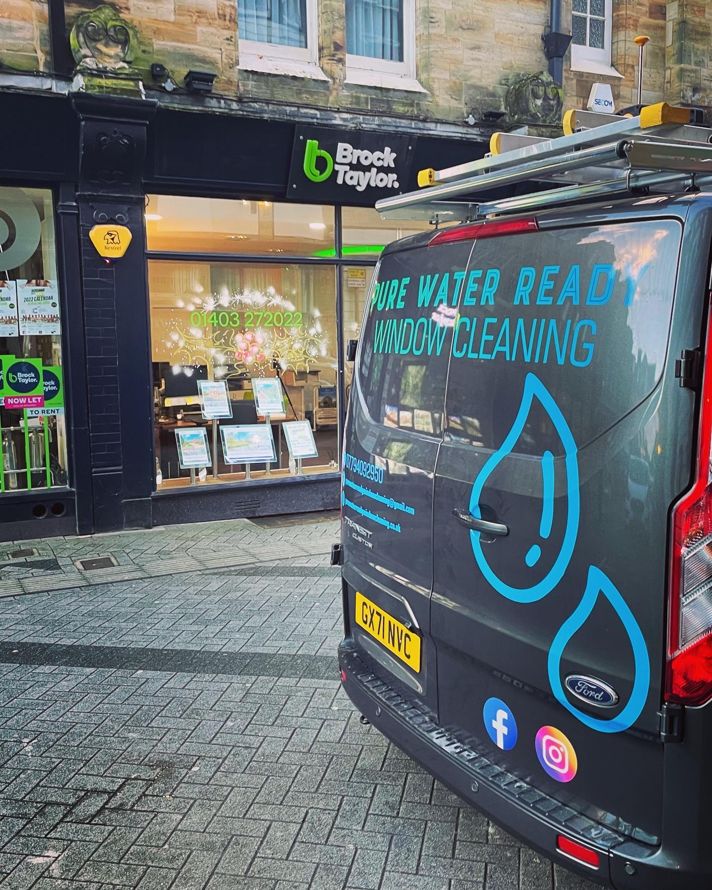 Pure water window cleaning equipment and sparkling clean results